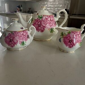 Elegant Royal Albert tea service set designed by Miranda Kerr